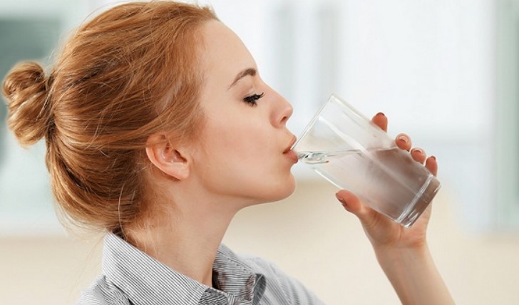 Manfaat Minum Air Putih Bagi Kesehatan Tubuh