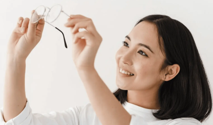 Kacamata Plus Berdasarkan Usia